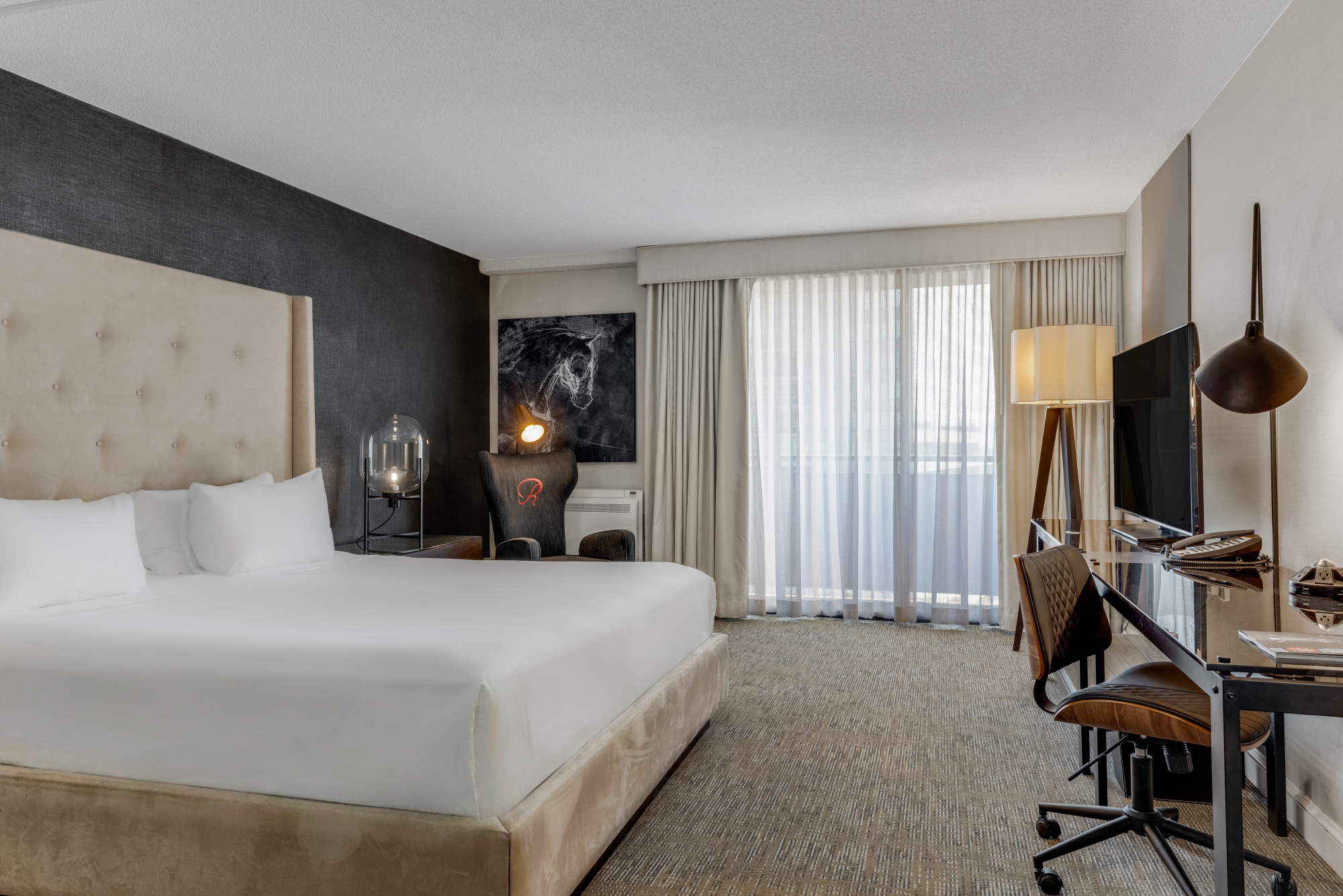 Rever Hotel Rooftop PREMIER SKYLINE VIEW ROOM - Revere Hotel