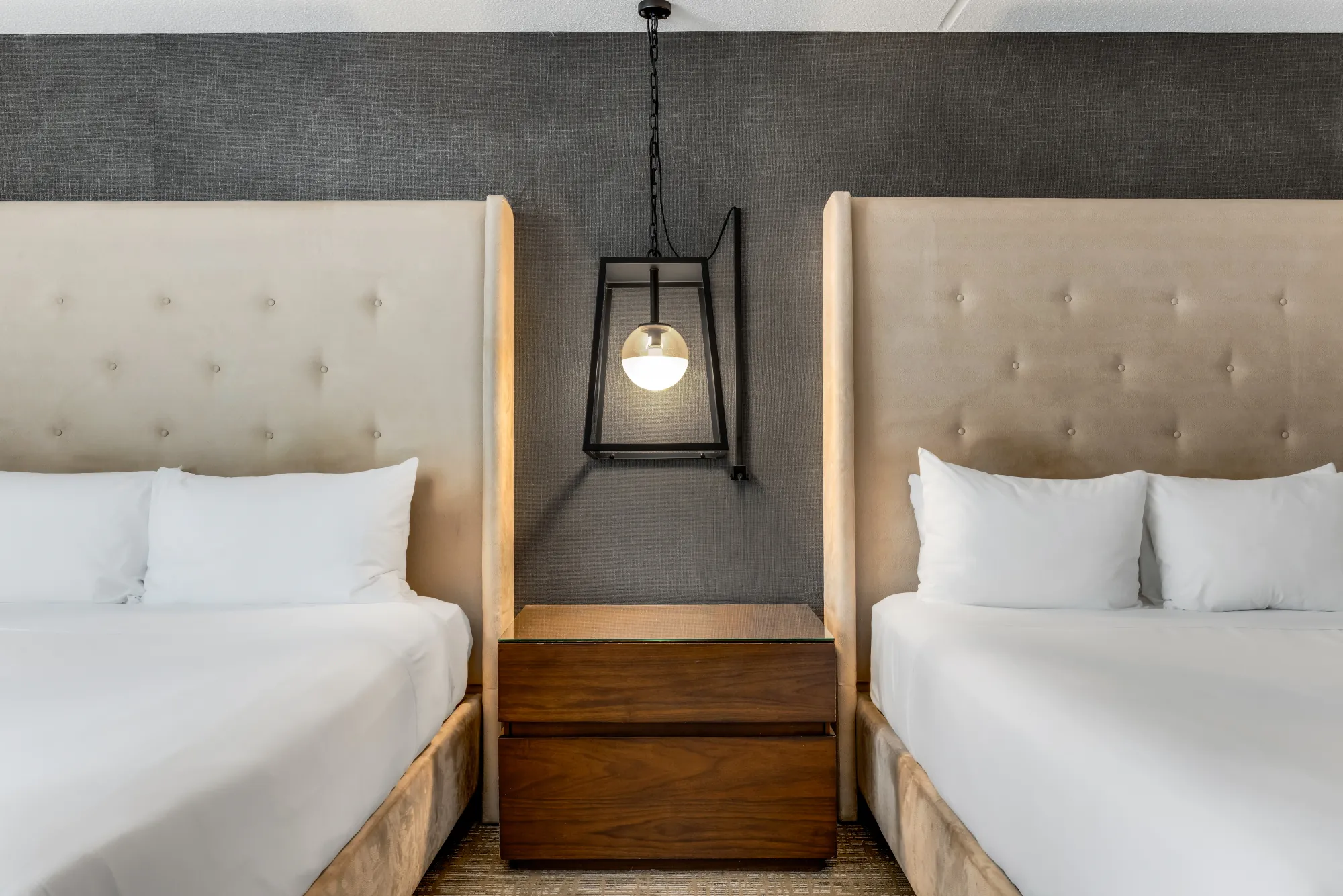 RevereHotel Room2004 02