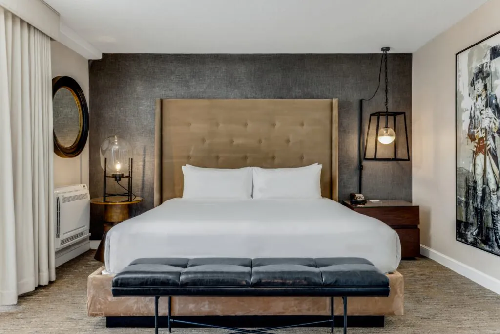 RevereHotel Room2301 01