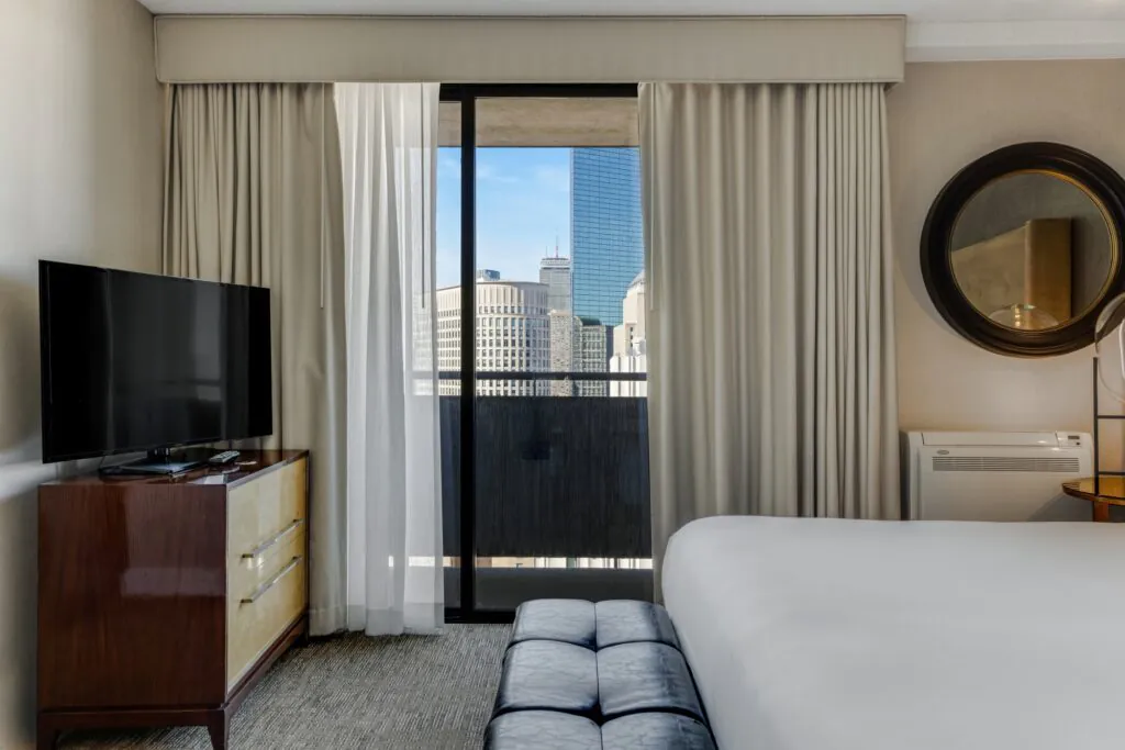 RevereHotel Room2301 02