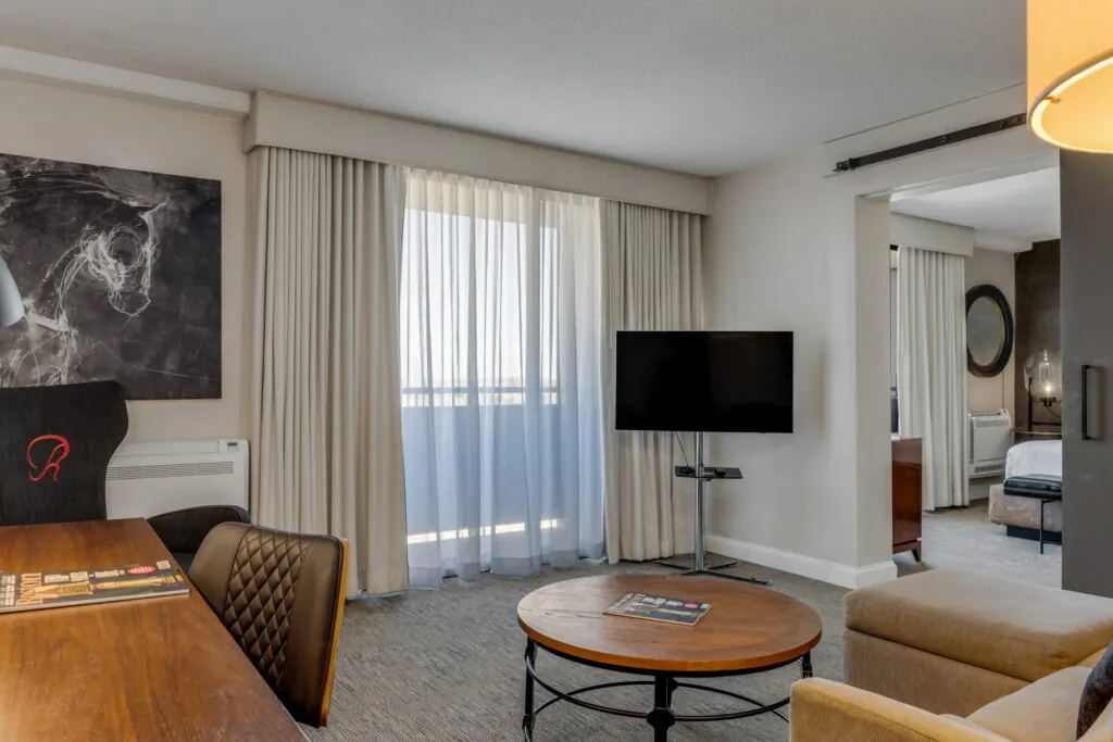 RevereHotel Room2301 03