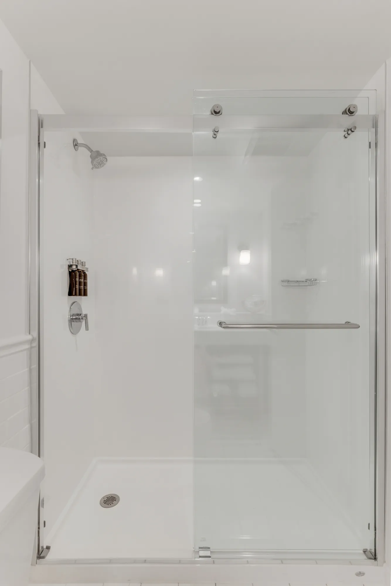 RevereHotel Room2306 02