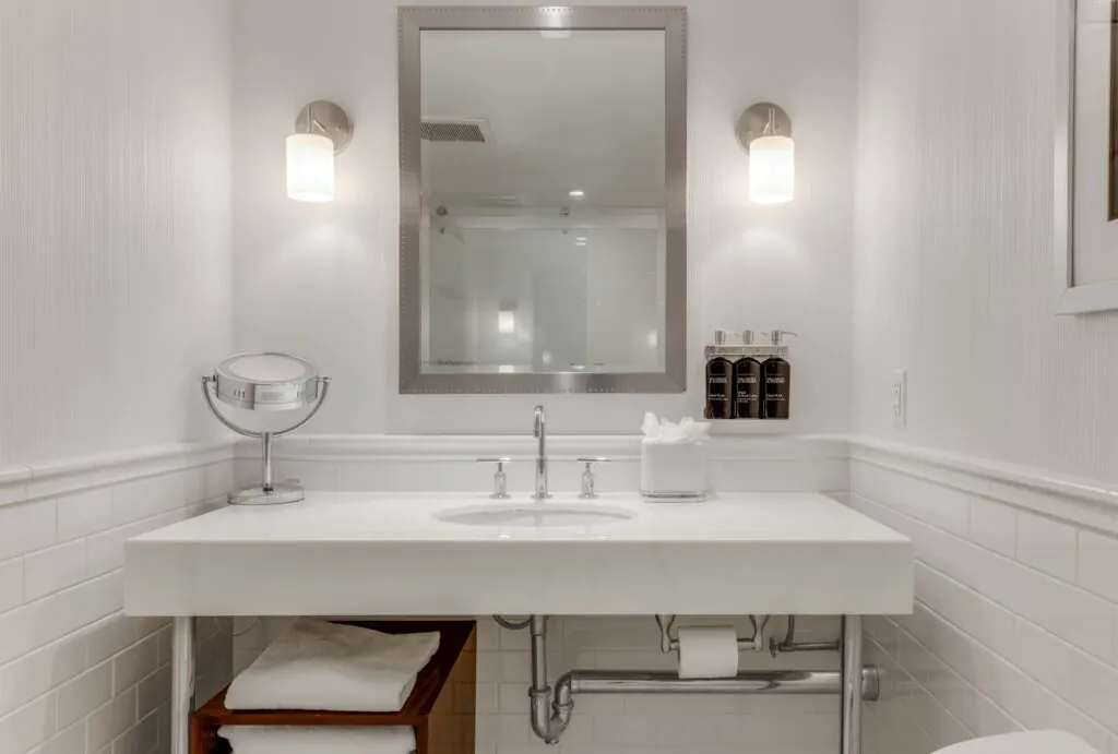 RevereHotel Room2306 05