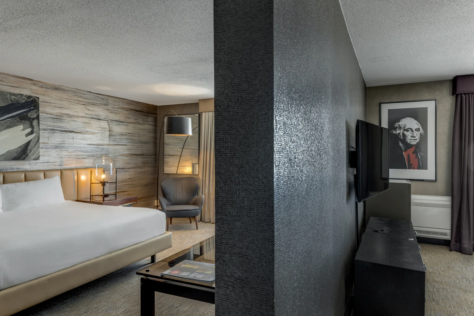 RevereHotel Room2403 02