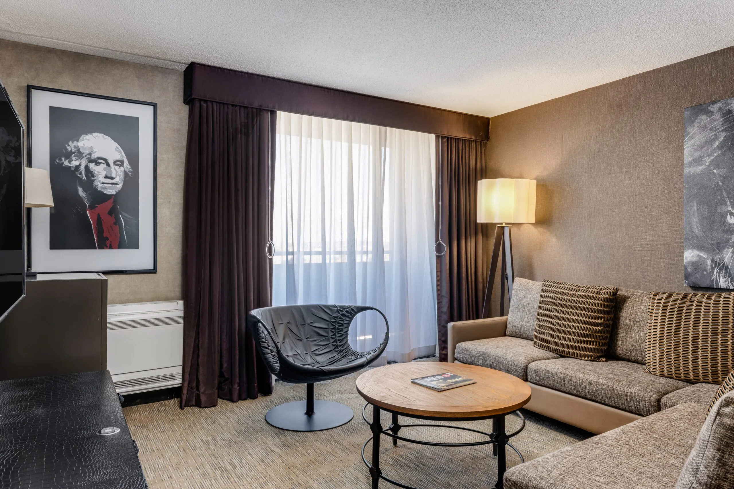 RevereHotel Room2403 04