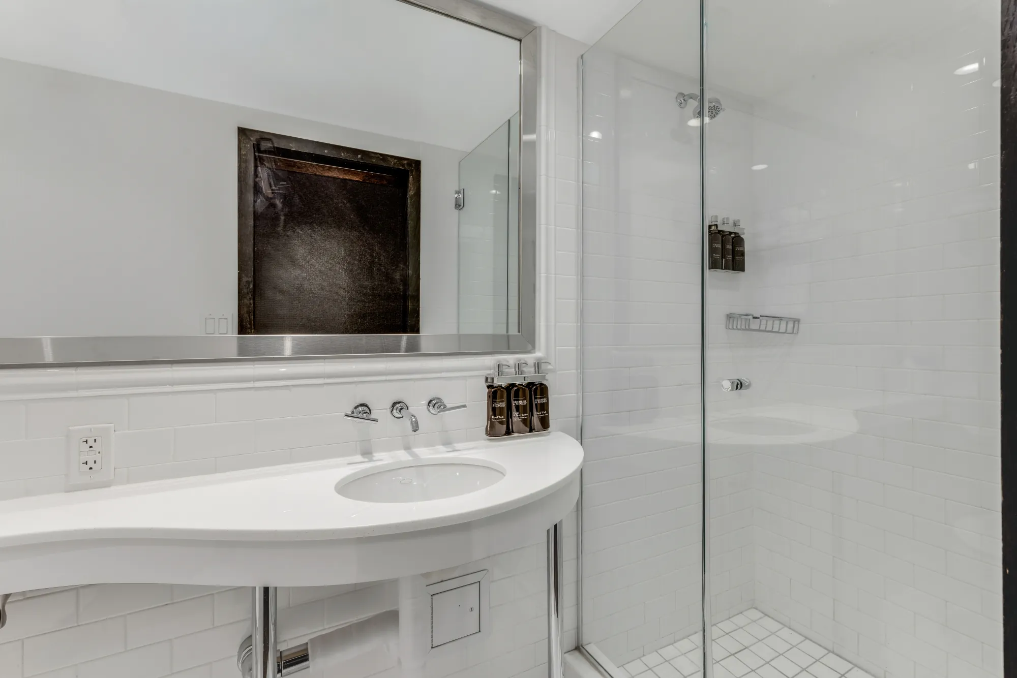 RevereHotel Room2421 07